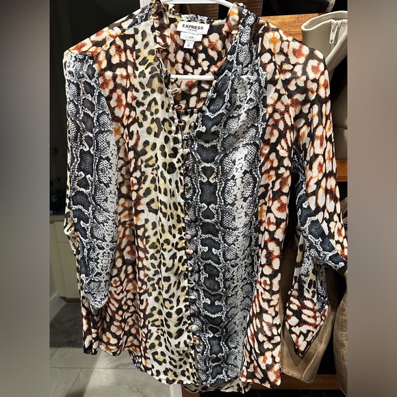 Gorgeous express blouse like new - Picture 2 of 2